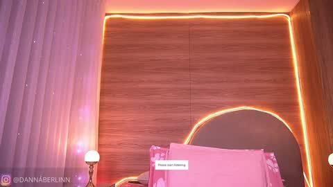 Danna Berlin  online show from February 12, 7:20 pm