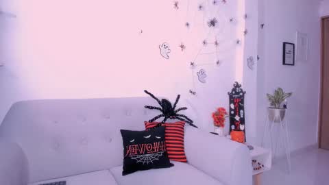 Snapshot of dannahyde chatting on October 16, 4:30 pm Insta DannaBlueX online show from October 16, 4:30 pm