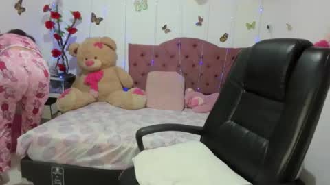 Danna Sofia jeins online show from May 9, 2:22 pm