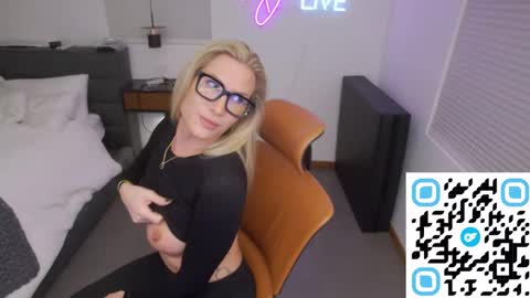 Snapshot of dannidaniels chatting on January 18, 6:45 am DANNI DANIELS online show from January 18, 6:45 am
