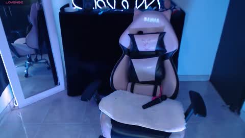 Snapshot of danniela_james chatting on March 21, 4:39 am danna online show from March 21, 4:39 am