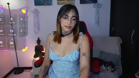 Snapshot of dannielle_ chatting on June 30, 7:15 pm online show from June 30, 7:15 pm