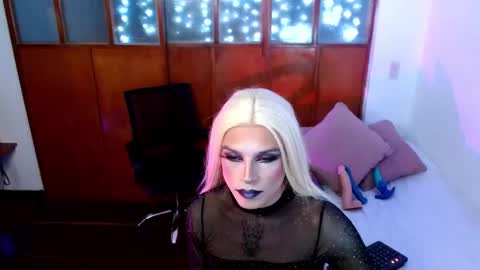 danni online show from February 15, 11:01 pm