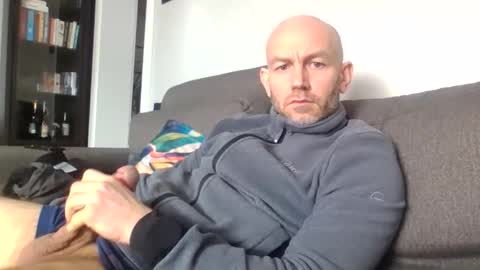 Snapshot of danny81boy chatting on February 18, 9:27 am danny81boy online show from February 18, 9:27 am