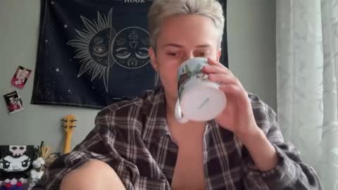 Snapshot of danny_love01 chatting on November 3, 1:01 pm danny online show from November 3, 1:01 pm