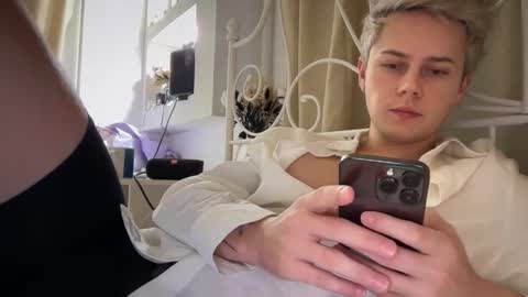 Snapshot of danny_love01 chatting on November 13, 12:48 pm danny online show from November 13, 12:48 pm