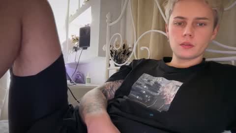 Snapshot of danny_love01 chatting on November 16, 1:28 pm danny online show from November 16, 1:28 pm