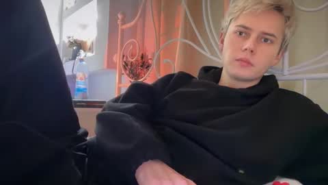 Snapshot of danny_love01 chatting on December 1, 10:53 am danny online show from December 1, 10:53 am