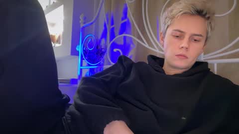 Snapshot of danny_love01 chatting on December 3, 1:42 pm danny online show from December 3, 1:42 pm