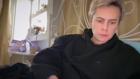 Snapshot of danny_love01 chatting on December 15, 4:44 pm danny online show from December 15, 4:44 pm