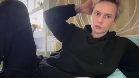 Snapshot of danny_love01 chatting on December 17, 5:08 pm danny online show from December 17, 5:08 pm