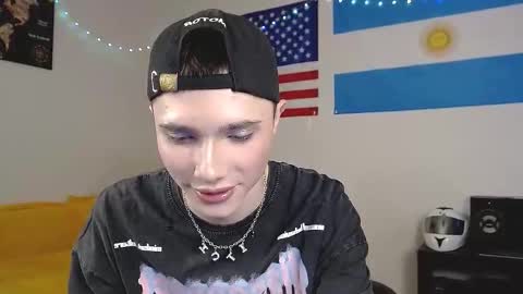 Snapshot of danny_noir chatting on October 17, 10:18 am Danny online show from October 17, 10:18 am