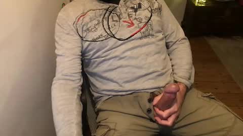 Snapshot of dannybuoy2 chatting on December 29, 12:09 am dannybuoy2 online show from December 29, 12:09 am