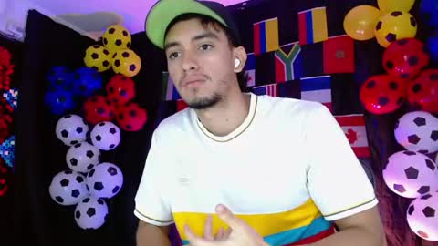Snapshot of dante_18cm chatting on June 20, 12:36 am Dante online show from June 20, 12:36 am