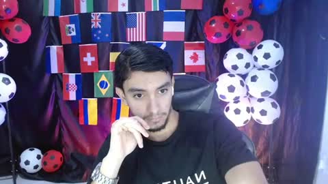 Snapshot of dante_18cm chatting on June 30, 1:17 am Dante online show from June 30, 1:17 am