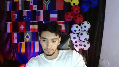 Snapshot of dante_18cm chatting on July 18, 12:26 am Dante online show from July 18, 12:26 am