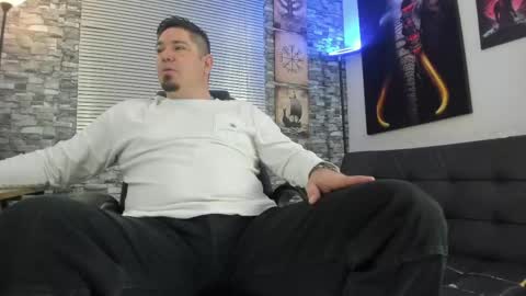 Snapshot of dante_bellini chatting on May 27, 2:03 pm dante_bellini online show from May 27, 2:03 pm