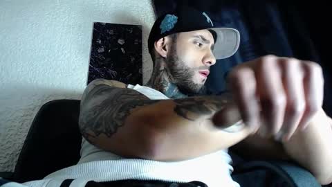 Snapshot of dante_d_angelo_ chatting on October 18, 4:37 am dante_d_angelo_ online show from October 18, 4:37 am