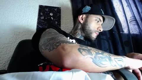 Snapshot of dante_d_angelo_ chatting on October 18, 6:41 pm dante_d_angelo_ online show from October 18, 6:41 pm