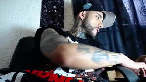 Snapshot of dante_d_angelo_ chatting on October 27, 6:01 pm dante_d_angelo_ online show from October 27, 6:01 pm