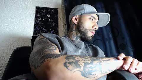 Snapshot of dante_d_angelo_ chatting on December 19, 6:20 am dante_d_angelo_ online show from December 19, 6:20 am