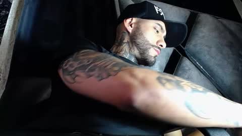 Snapshot of dante_d_angelo_ chatting on February 7, 8:07 am dante_d_angelo_ online show from February 7, 8:07 am