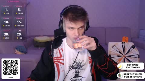 Snapshot of dantebigboi chatting on December 28, 5:57 pm Daniel online show from December 28, 5:57 pm