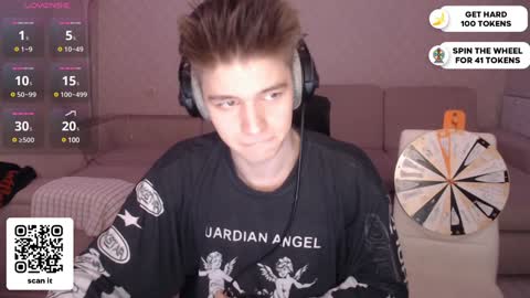 Snapshot of dantebigboi chatting on January 4, 4:22 pm Daniel online show from January 4, 4:22 pm