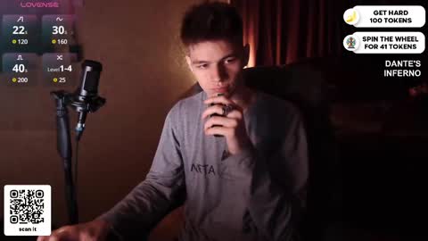 Snapshot of dantebigboi chatting on February 26, 8:11 pm Daniel online show from February 26, 8:11 pm