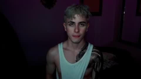 Snapshot of danteobscuro chatting on November 21, 2:32 am danteobscuro online show from November 21, 2:32 am