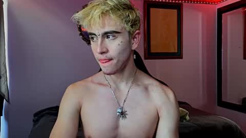 Snapshot of danteobscuro chatting on December 13, 8:25 pm danteobscuro online show from December 13, 8:25 pm