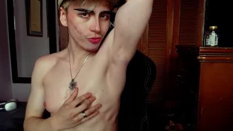 Snapshot of danteobscuro chatting on December 15, 6:56 pm danteobscuro online show from December 15, 6:56 pm