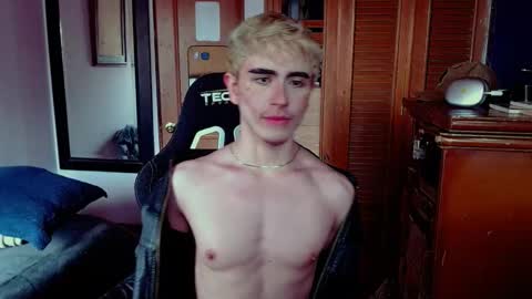 Snapshot of danteobscuro chatting on December 16, 8:58 pm danteobscuro online show from December 16, 8:58 pm