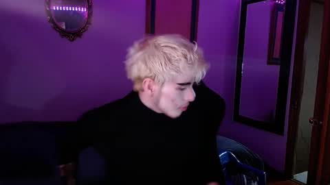 Snapshot of danteobscuro chatting on December 21, 5:03 am danteobscuro online show from December 21, 5:03 am