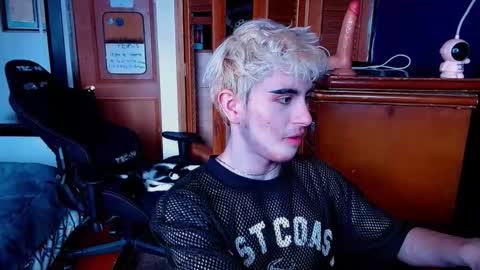 Snapshot of danteobscuro chatting on December 21, 5:09 pm danteobscuro online show from December 21, 5:09 pm