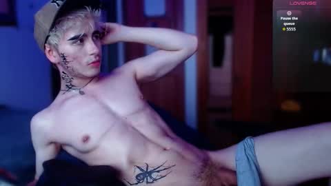 Snapshot of danteobscuro chatting on January 15, 10:24 pm danteobscuro online show from January 15, 10:24 pm