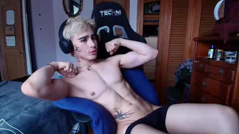 Snapshot of danteobscuro chatting on February 4, 6:47 pm danteobscuro online show from February 4, 6:47 pm