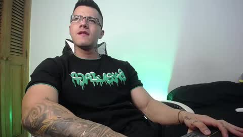 Snapshot of danteread chatting on February 12, 8:29 pm danteread online show from February 12, 8:29 pm