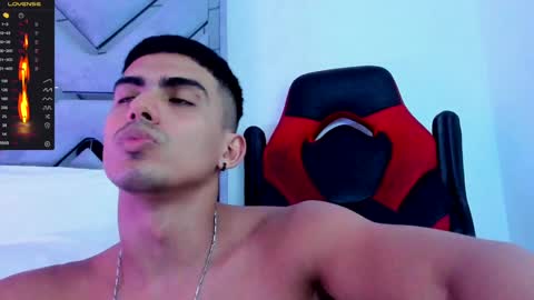 Snapshot of danterouxx chatting on February 3, 10:21 pm Dante online show from February 3, 10:21 pm