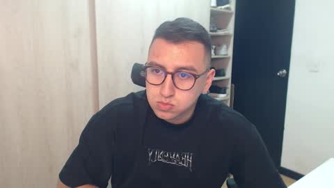 Snapshot of dantevesper chatting on March 10, 1:43 am dantevesper online show from March 10, 1:43 am