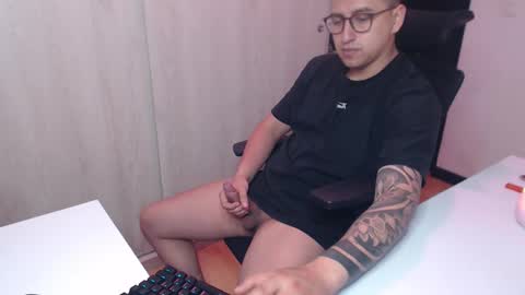 Snapshot of dantevesper chatting on March 14, 2:39 am dantevesper online show from March 14, 2:39 am