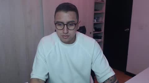 Snapshot of dantevesper chatting on March 18, 1:42 am dantevesper online show from March 18, 1:42 am