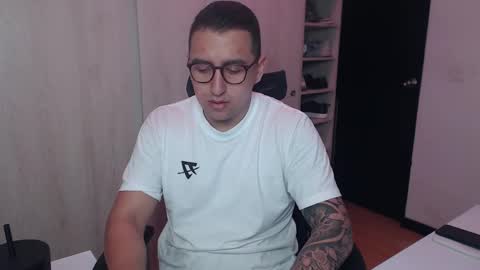 Snapshot of dantevesper chatting on March 22, 4:49 am dantevesper online show from March 22, 4:49 am