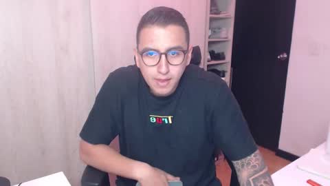 Snapshot of dantevesper chatting on March 24, 1:54 am dantevesper online show from March 24, 1:54 am