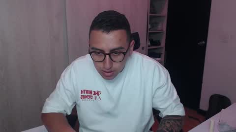 Snapshot of dantevesper chatting on March 31, 2:46 am dantevesper online show from March 31, 2:46 am