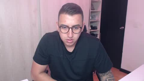 Snapshot of dantevesper chatting on April 1, 3:29 am dantevesper online show from April 1, 3:29 am