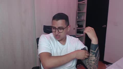 Snapshot of dantevesper chatting on April 2, 1:25 am dantevesper online show from April 2, 1:25 am