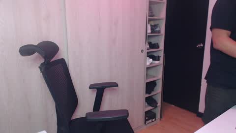 Snapshot of dantevesper chatting on April 7, 3:07 am dantevesper online show from April 7, 3:07 am