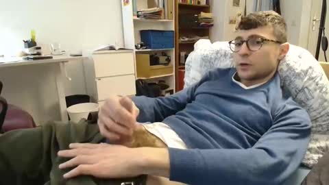 Snapshot of dantheman233 chatting on April 16, 8:04 am Daniel online show from April 16, 8:04 am