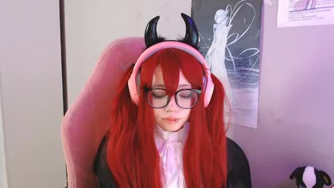 danyelleeyermann online show from April 22, 1:01 pm